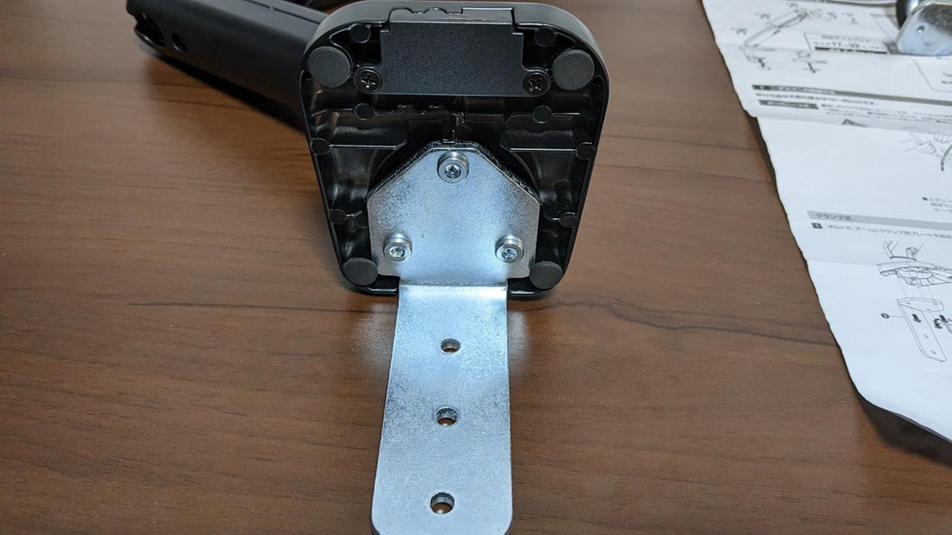 エレコムのモニターアーム「DPA-SS02BK」が安価だけど使い勝手が良かった