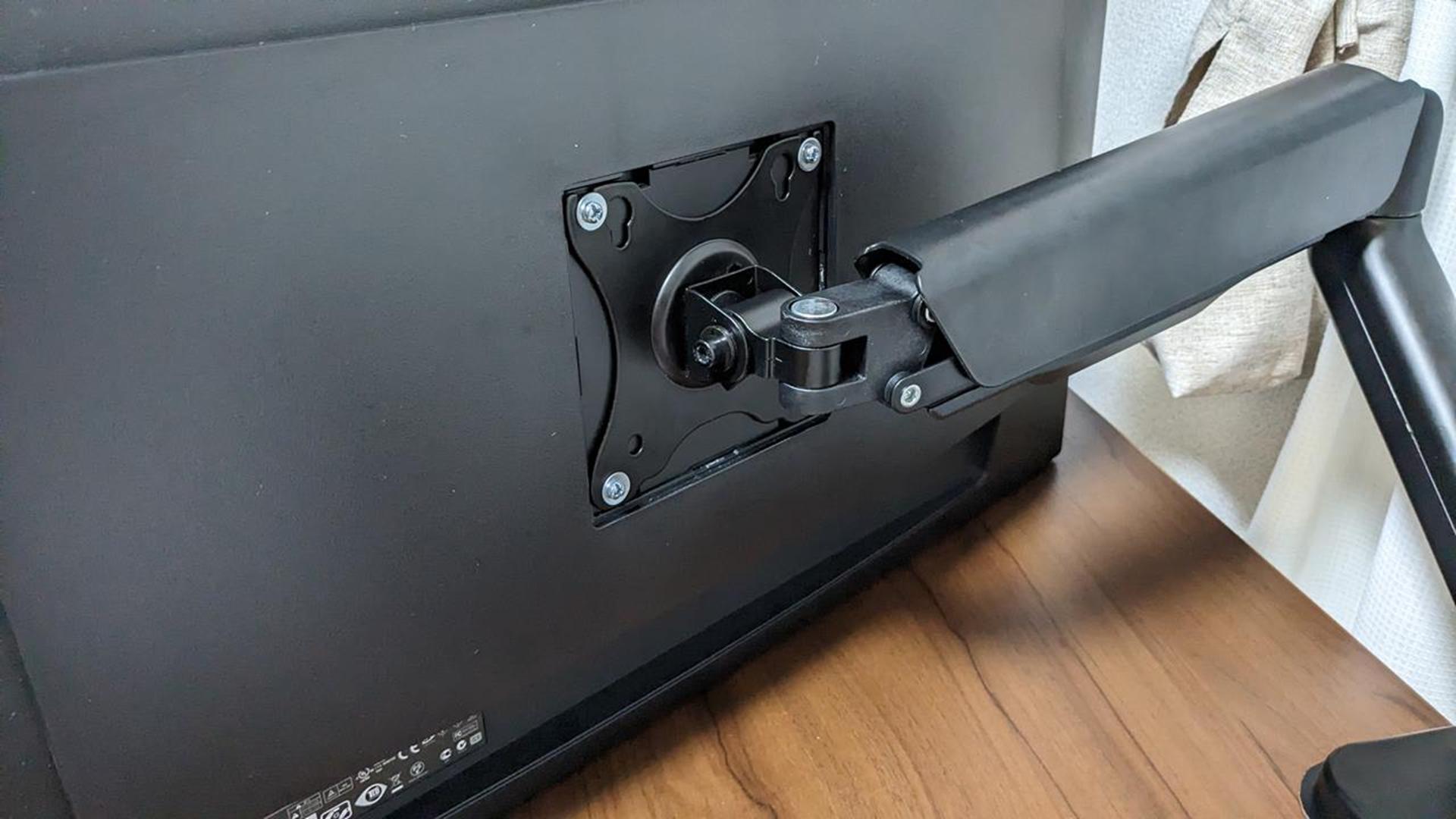 エレコムのモニターアーム「DPA-SS02BK」が安価だけど使い勝手が良かった